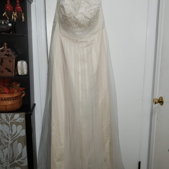 Wedding dress - Picture 6 of 8